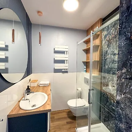 Dmk Blue Near Warsaw-modlin Airport شقة